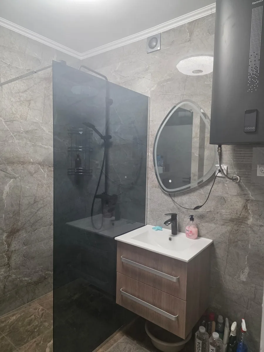 Spa-style bathroom - ICONIC Real Estate