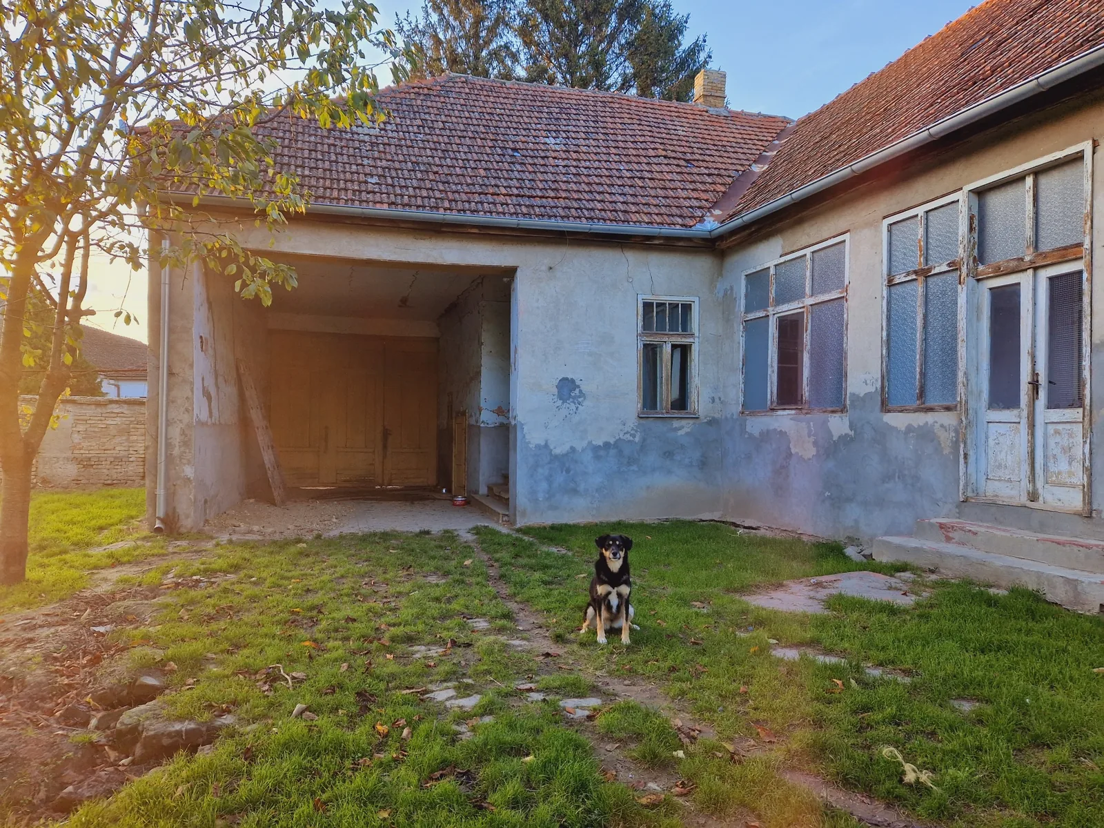Spacious plot - ICONIC Real Estate